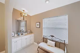 8 Colleen Ct, Palm Coast, FL 32137 - Photo 19