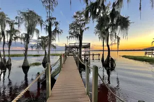 1241 W Lakeshore Dr, Clermont, FL 34711 - Photo 1