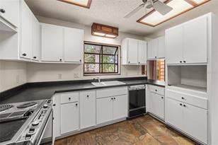 2100 Country Club Dr - Photo 17