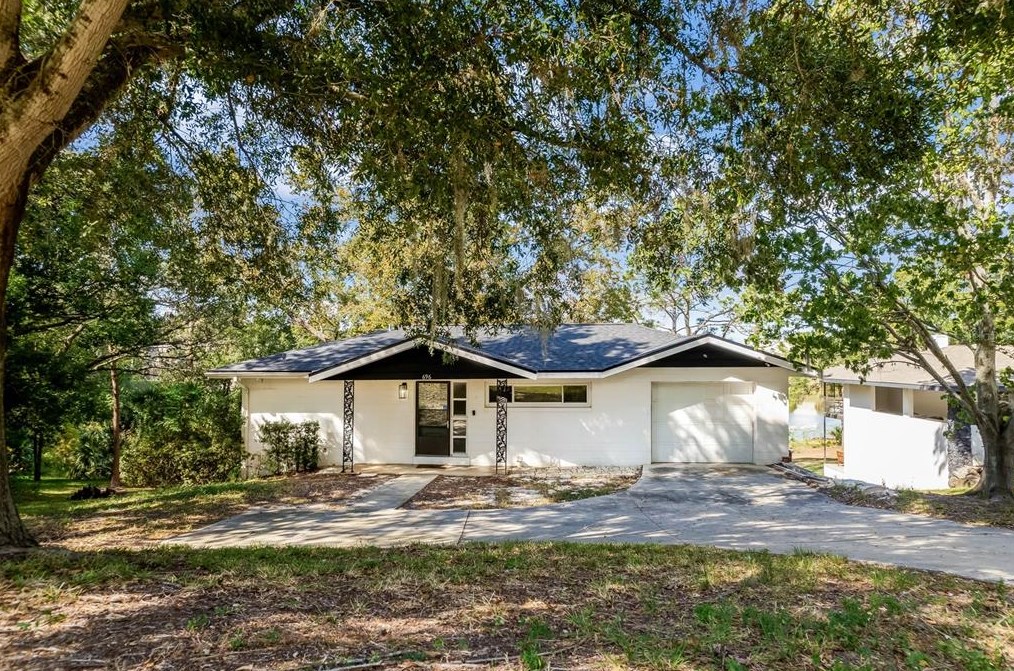 696 Shady Nook Dr, Clermont FL  34711-2562 exterior