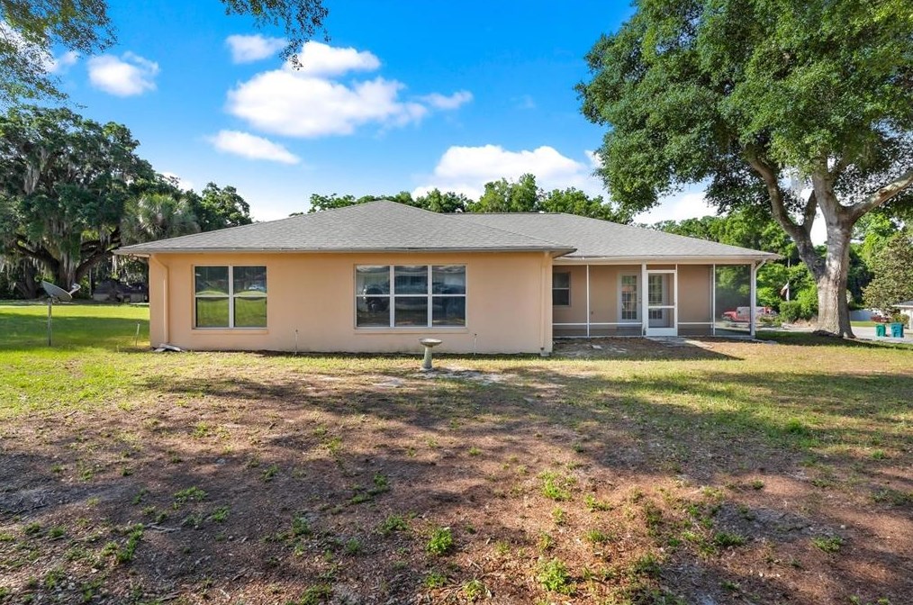 822 Berryhill Cir, Fruitland Park FL  34731-5284 exterior