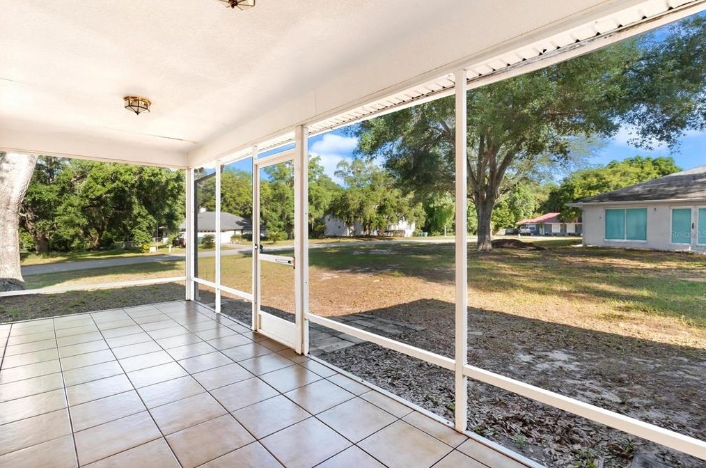 822 Berryhill Cir, Fruitland Park FL  34731-5284 exterior