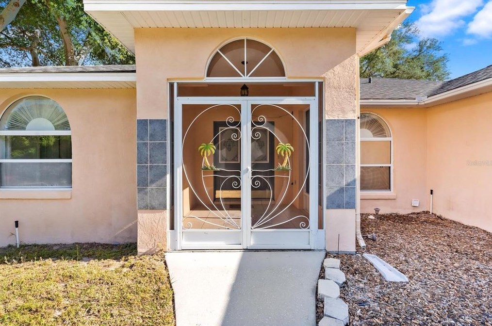 822 Berryhill Cir, Fruitland Park FL  34731-5284 exterior