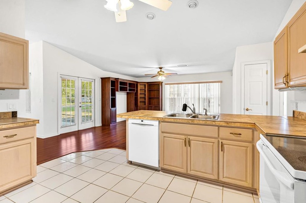 822 Berryhill Cir, Fruitland Park FL  34731-5284 exterior