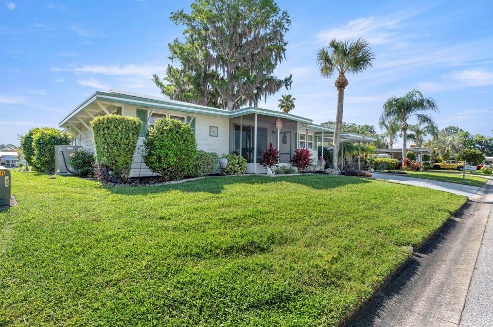 918 Southland Dr, Tavares FL  32778-4549 exterior