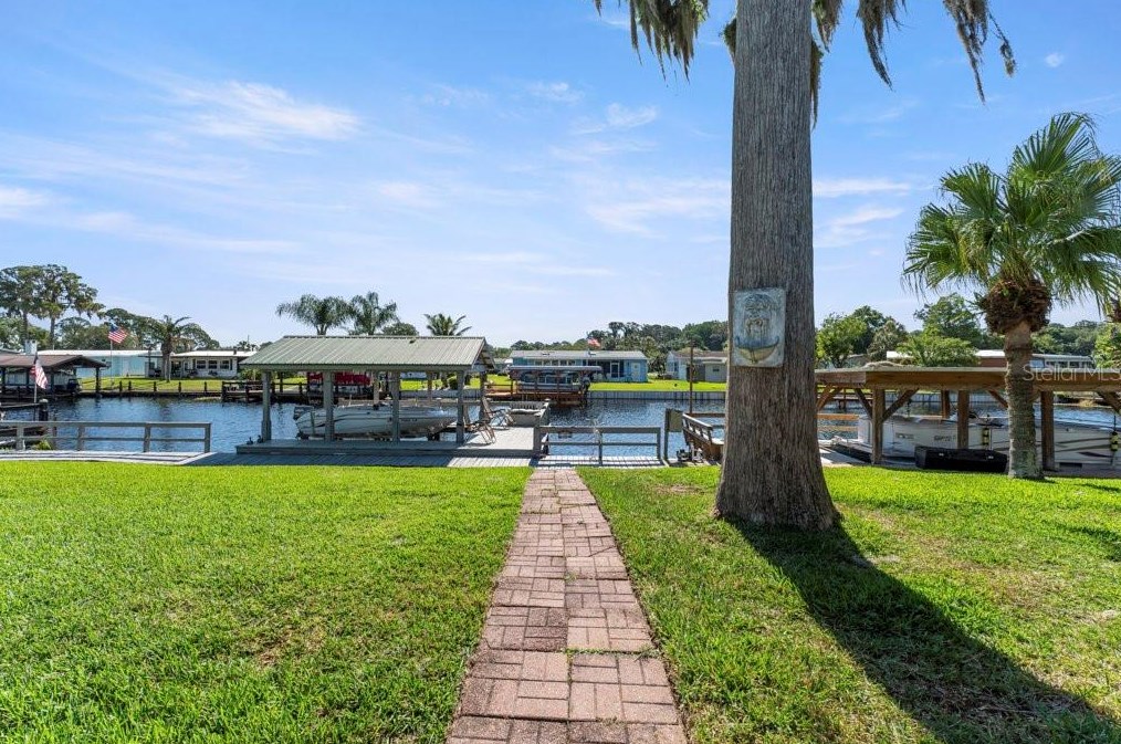 918 Southland Dr, Tavares FL  32778-4549 exterior