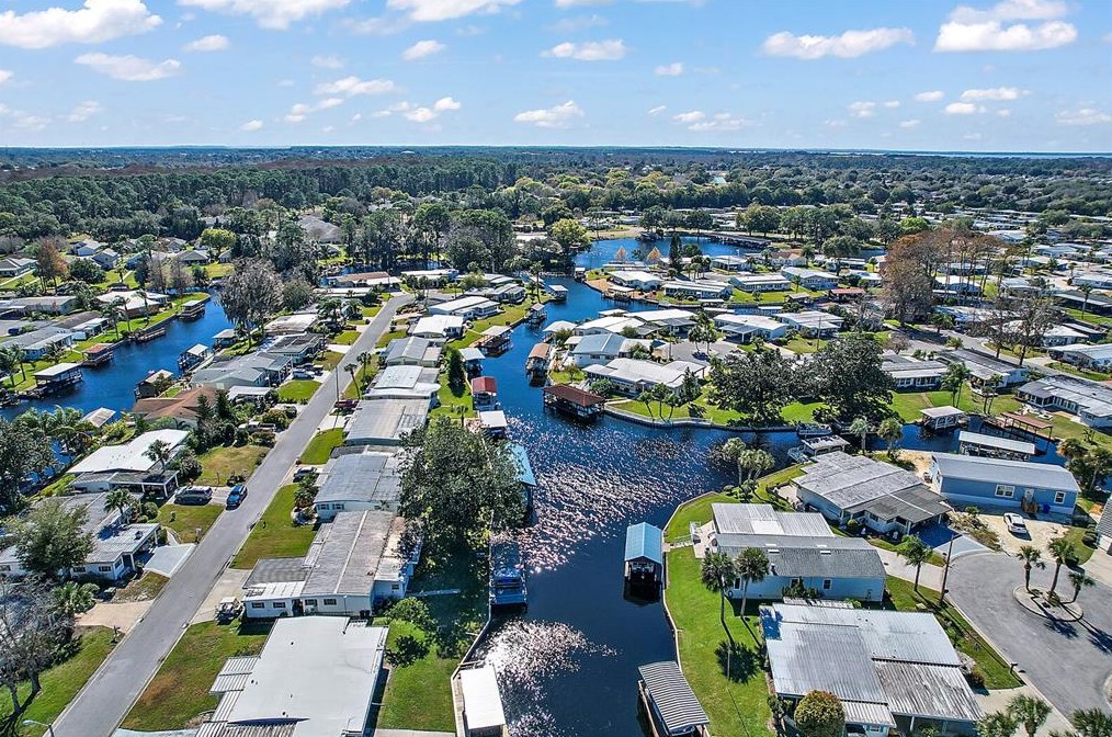 918 Southland Dr, Tavares FL  32778-4549 exterior