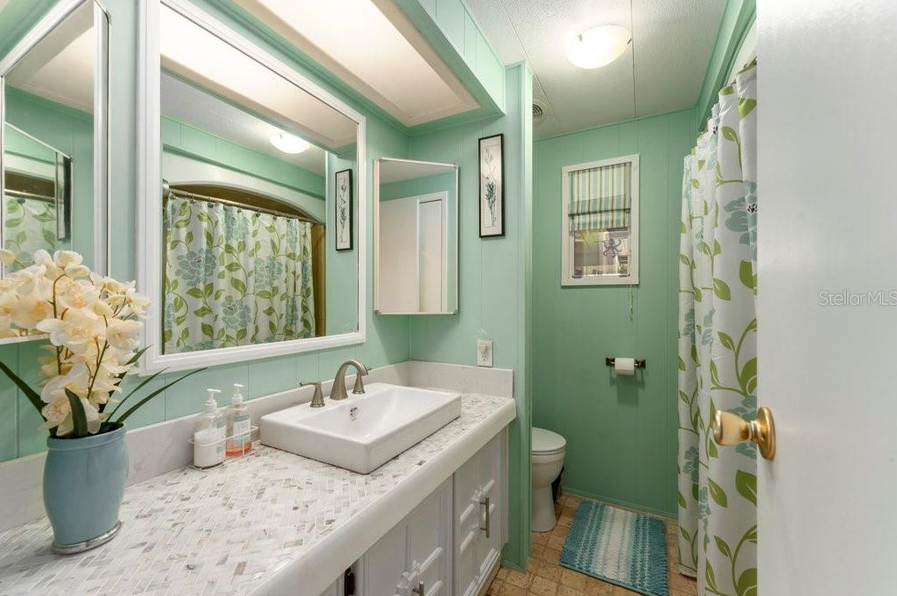 918 Southland Dr, Tavares FL  32778-4549 exterior