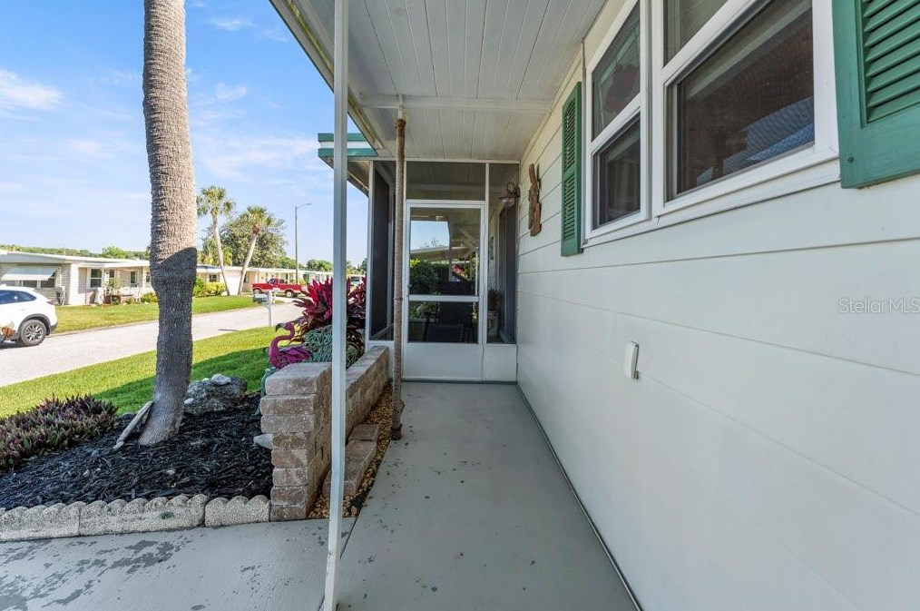 918 Southland Dr, Tavares FL  32778-4549 exterior