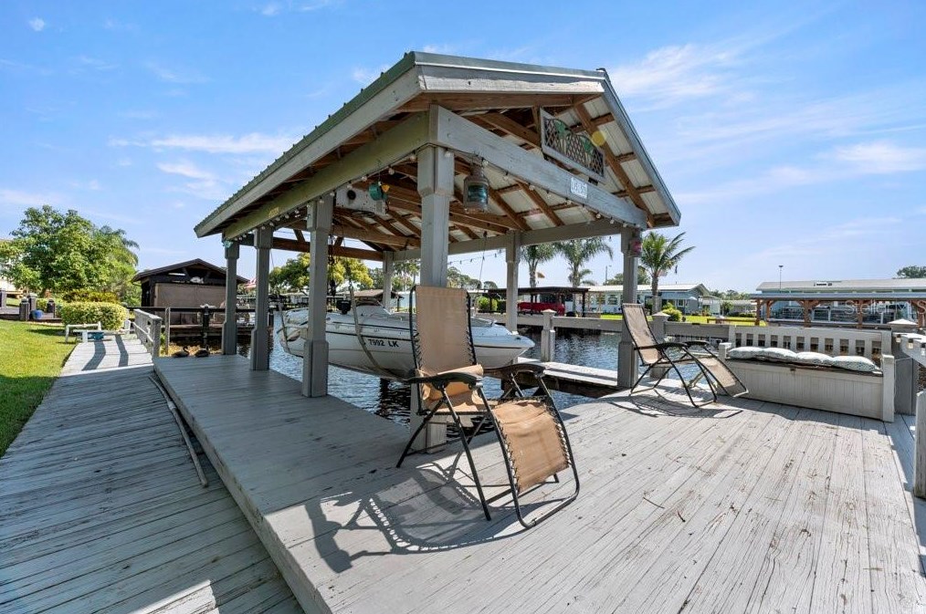 918 Southland Dr, Tavares FL  32778-4549 exterior
