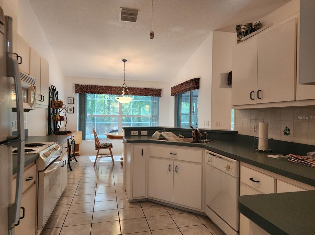 10411 Citrus Spg Blvd, Dunnellon FL 34434-7400 exterior