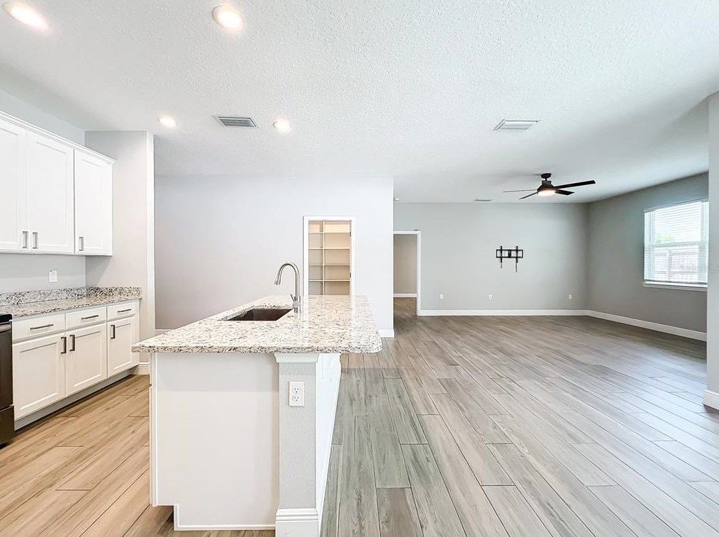 607 Dominish Estates Dr, Apopka FL  32712-3733 exterior