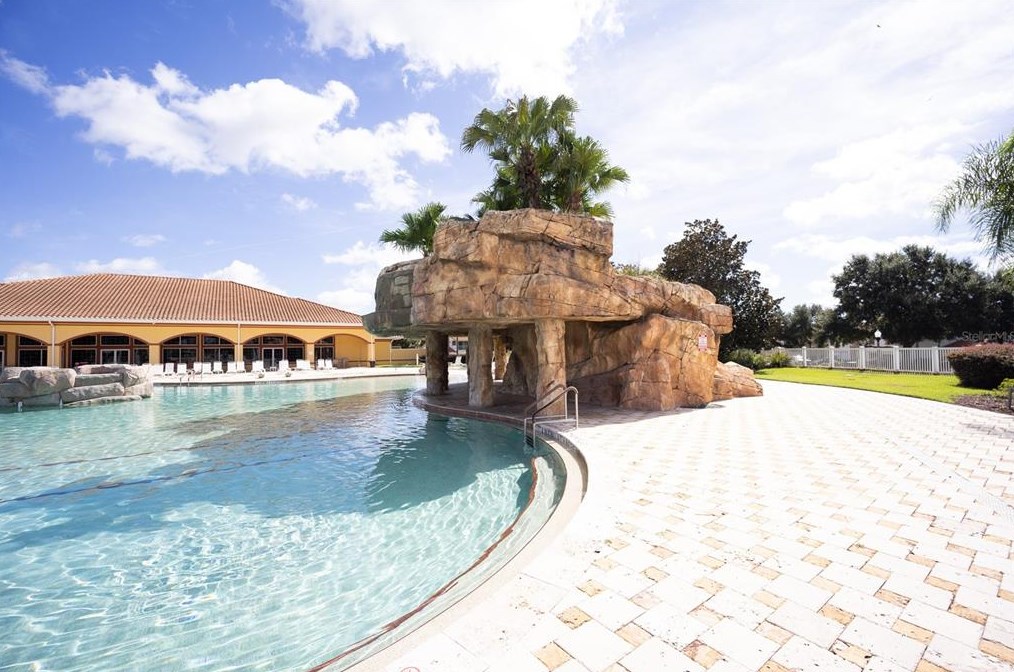 5069 Harbour Dr, Oxford FL  34484-3780 exterior