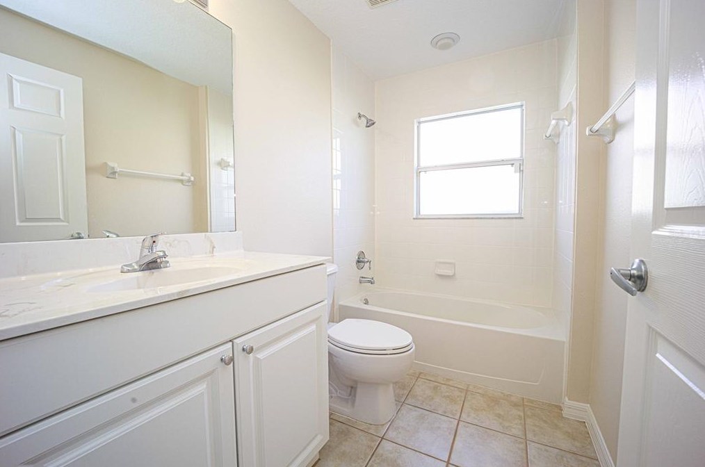 5069 Harbour Dr, Oxford FL  34484-3780 exterior