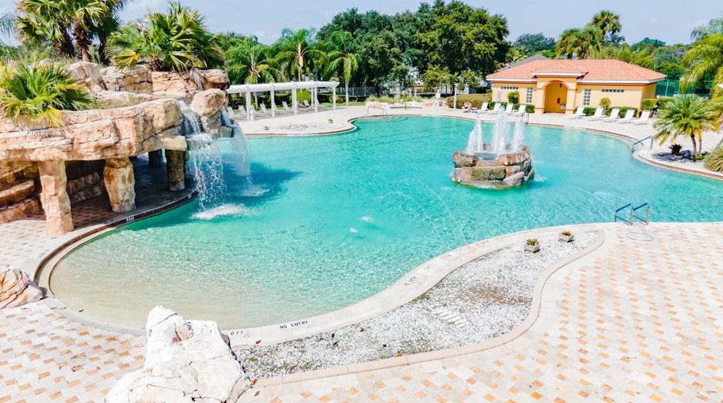 5069 Harbour Dr, Oxford FL  34484-3780 exterior