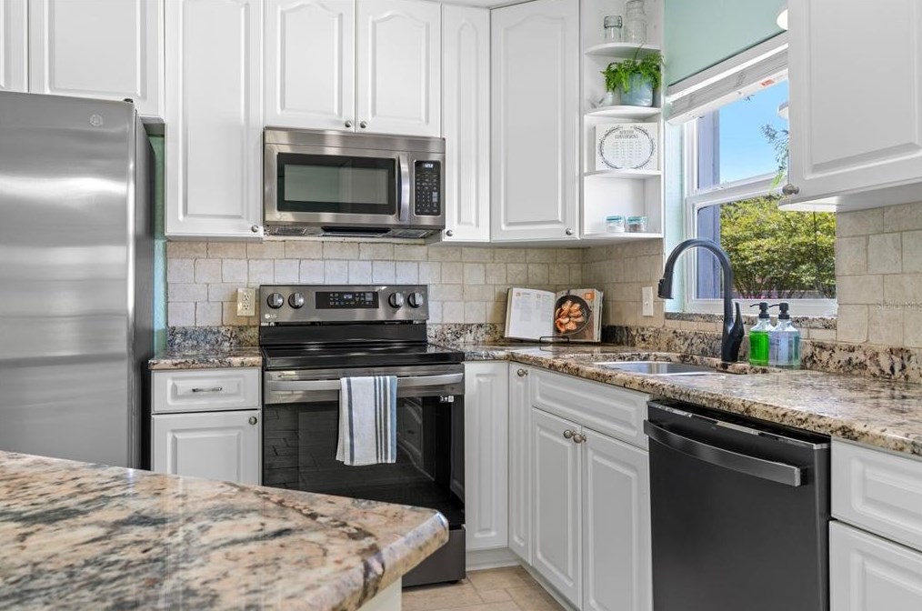 2221 Noretta Ln, Lakeland FL  33811-1440 exterior