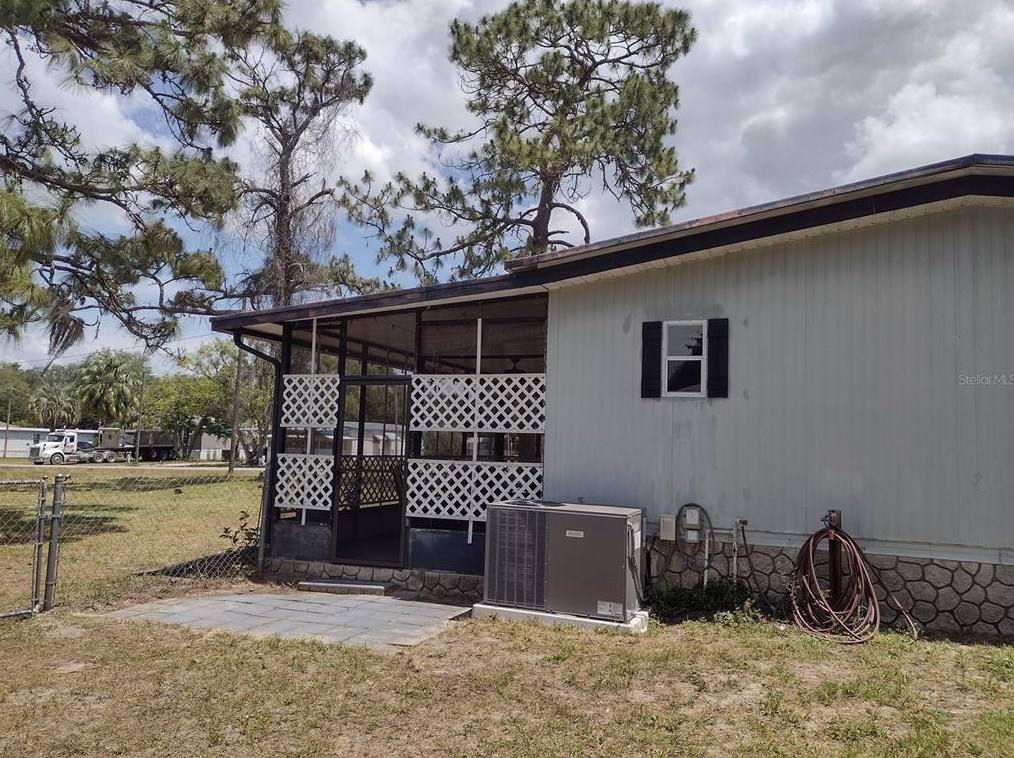 16674 102 Ave Rd, Summerfield FL  34491-8613 exterior