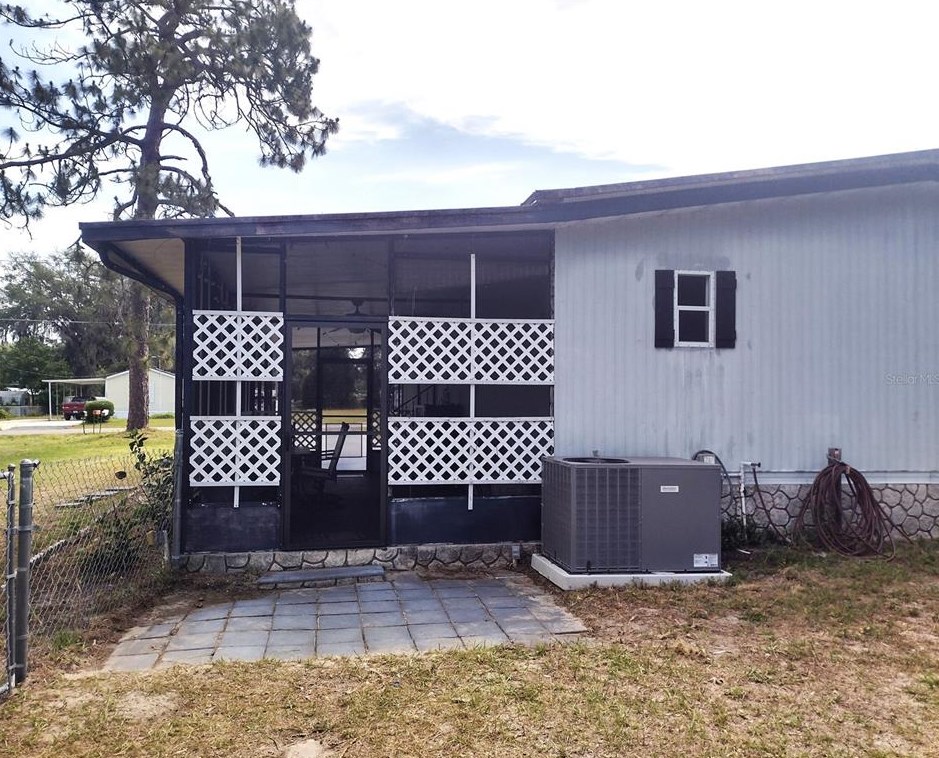 16674 102 Ave Rd, Summerfield FL  34491-8613 exterior