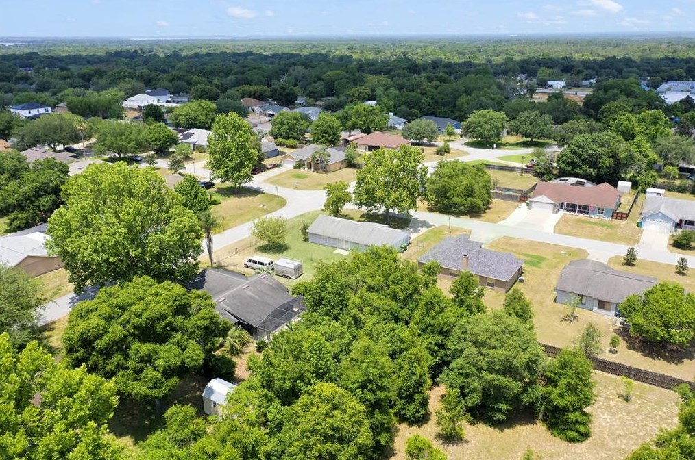 2600 Montecito Ave, Eustis FL 32726-4476 exterior