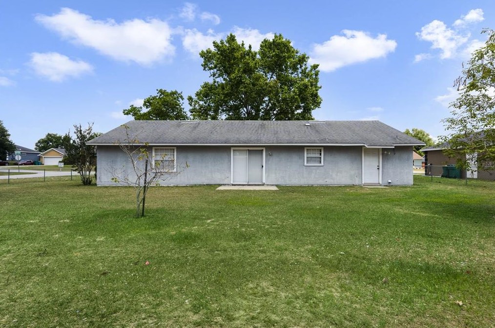 2600 Montecito Ave, Eustis FL 32726-4476 exterior