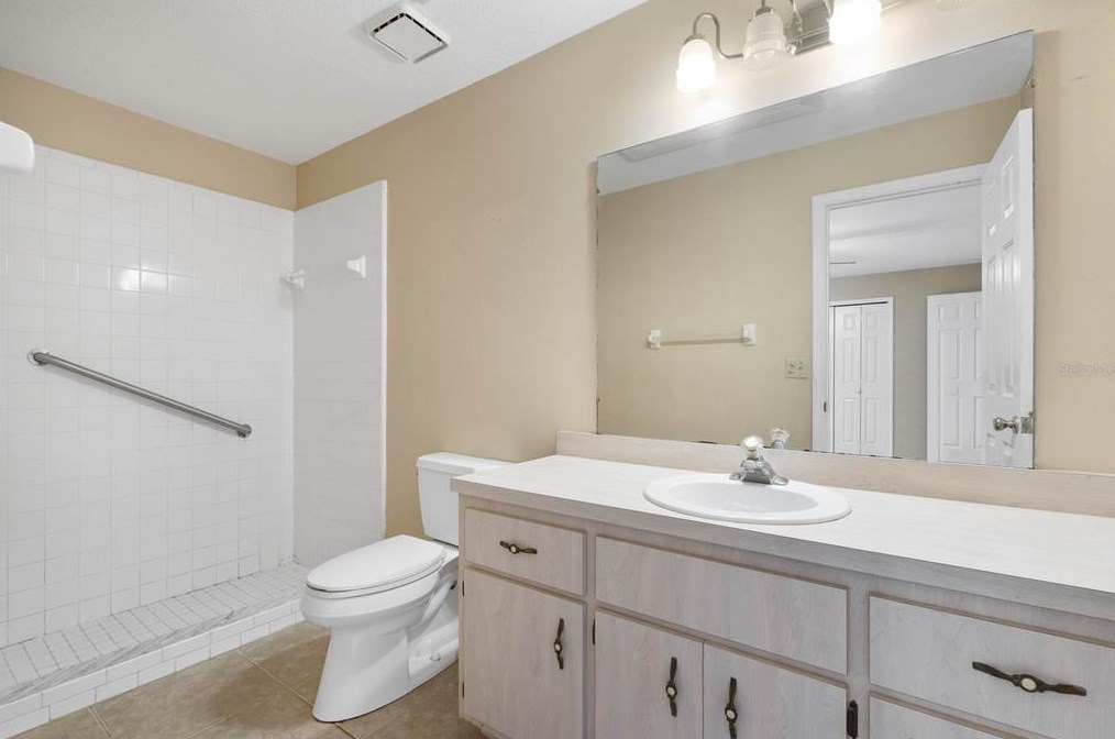 2600 Montecito Ave, Eustis FL 32726-4476 exterior