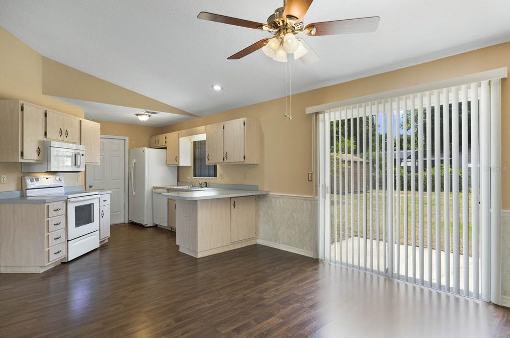 2600 Montecito Ave, Eustis FL 32726-4476 exterior