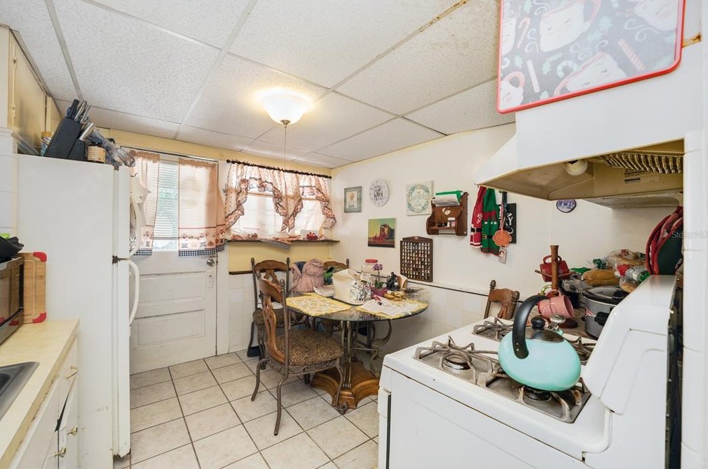 430 Lemon Ave, Eustis FL 32726-4133 exterior