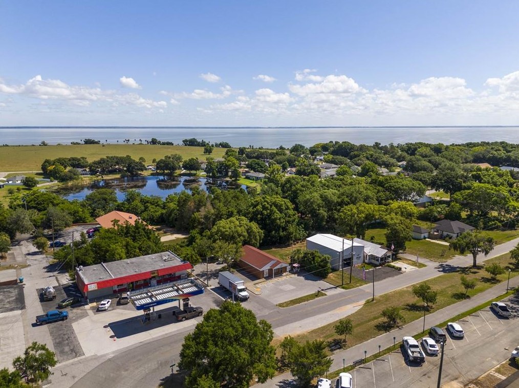 16927 Lakeside Dr, Montverde FL  34756-3247 exterior