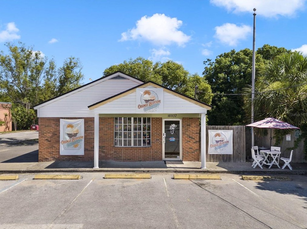 16927 Lakeside Dr, Montverde FL  34756-3247 exterior