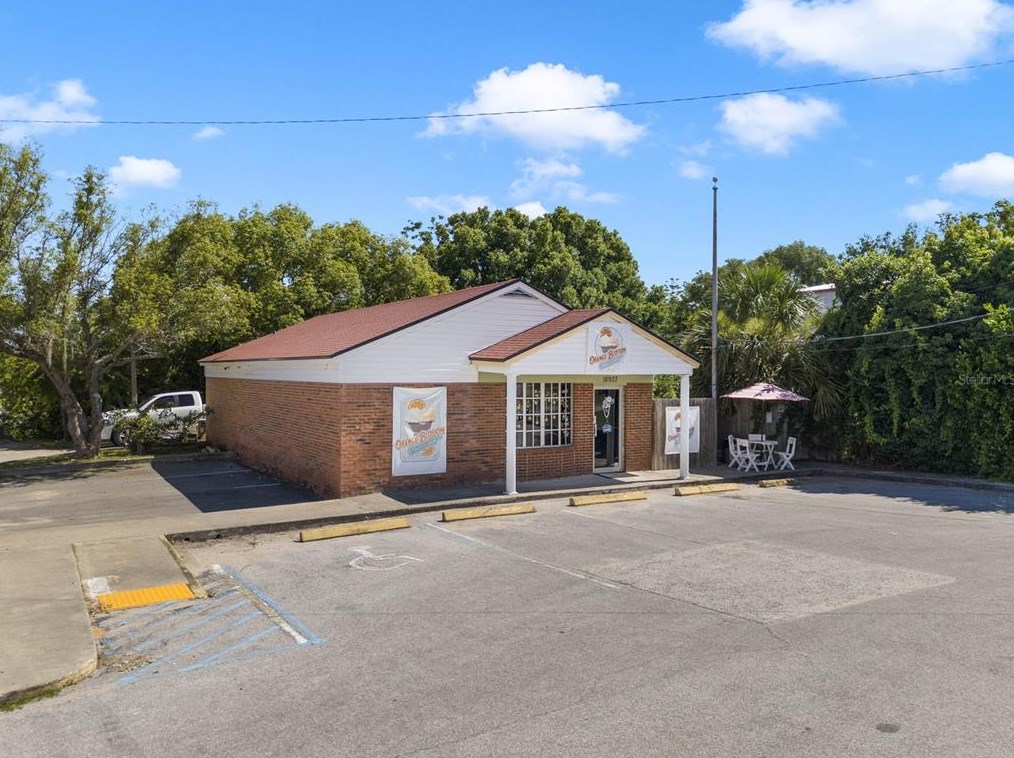 16927 Lakeside Dr, Montverde FL  34756-3247 exterior