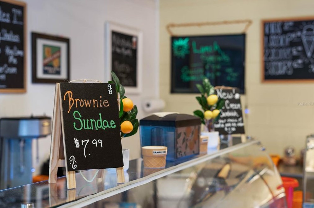 16927 Lakeside Dr, Montverde FL  34756-3247 exterior