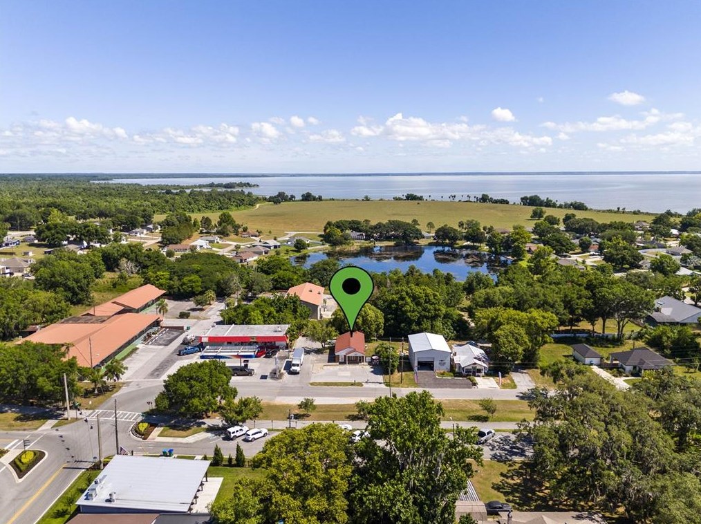 16927 Lakeside Dr, Montverde FL  34756-3247 exterior