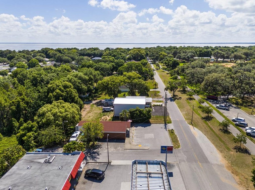 16927 Lakeside Dr, Montverde FL  34756-3247 exterior