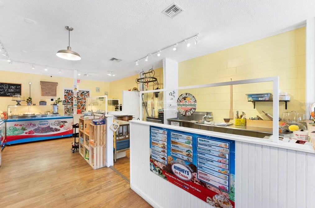 16927 Lakeside Dr, Montverde FL  34756-3247 exterior