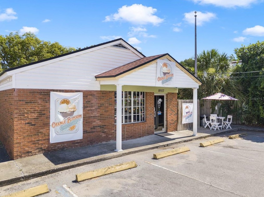 16927 Lakeside Dr, Montverde FL  34756-3239 exterior