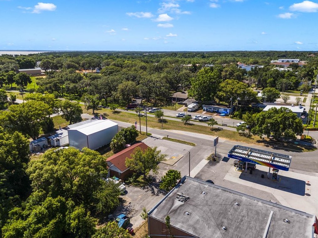 16927 Lakeside Dr, Montverde FL  34756-3247 exterior