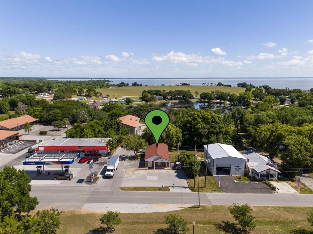 16927 Lakeside Dr, Montverde FL  34756-3247 exterior