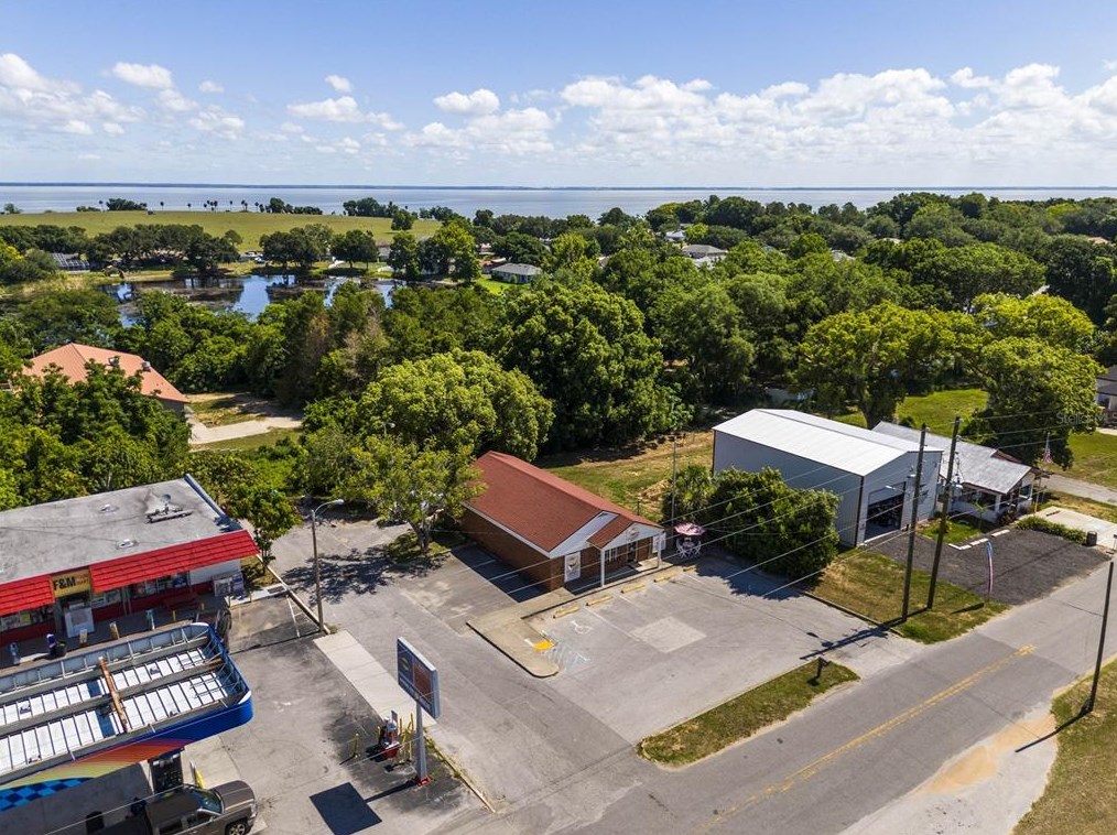 16927 Lakeside Dr, Montverde FL  34756-3247 exterior