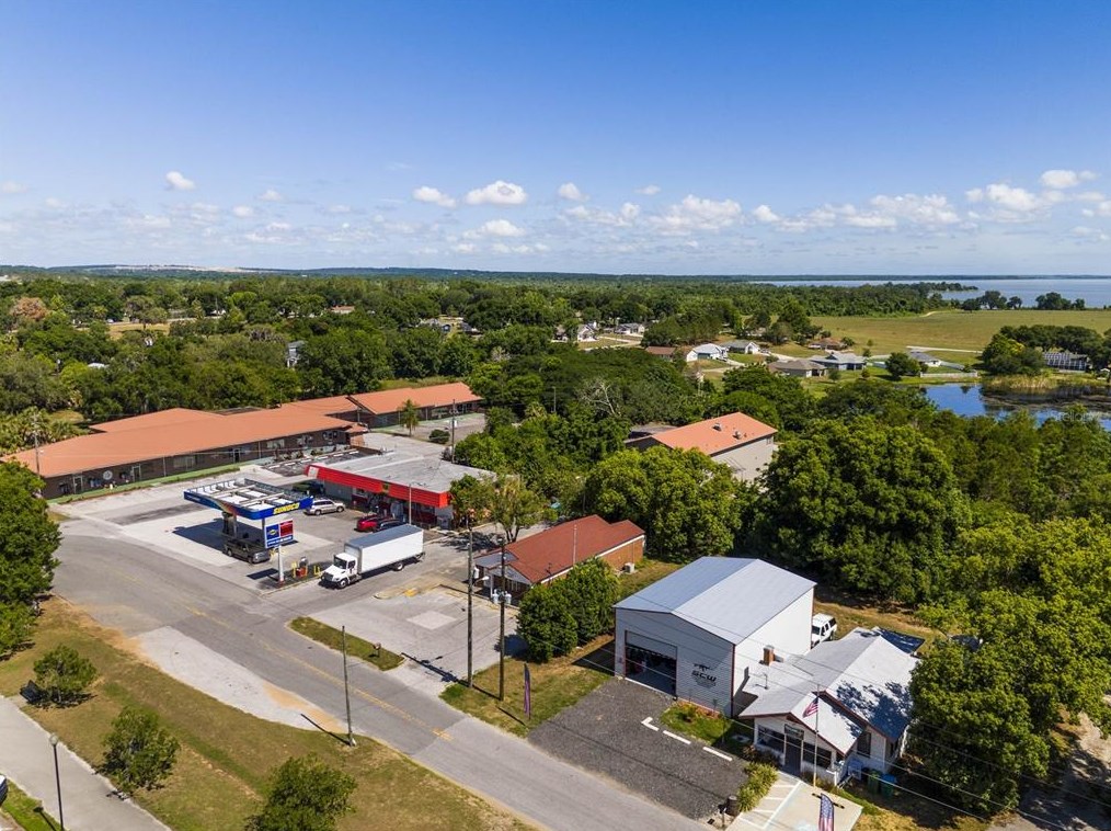 16927 Lakeside Dr, Montverde FL  34756-3247 exterior