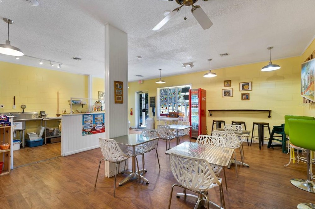 16927 Lakeside Dr, Montverde FL  34756-3247 exterior