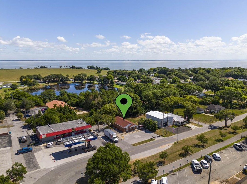 16927 Lakeside Dr, Montverde FL  34756-3247 exterior