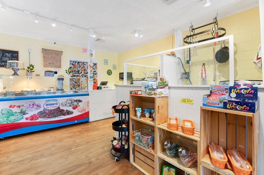 16927 Lakeside Dr, Montverde FL  34756-3247 exterior