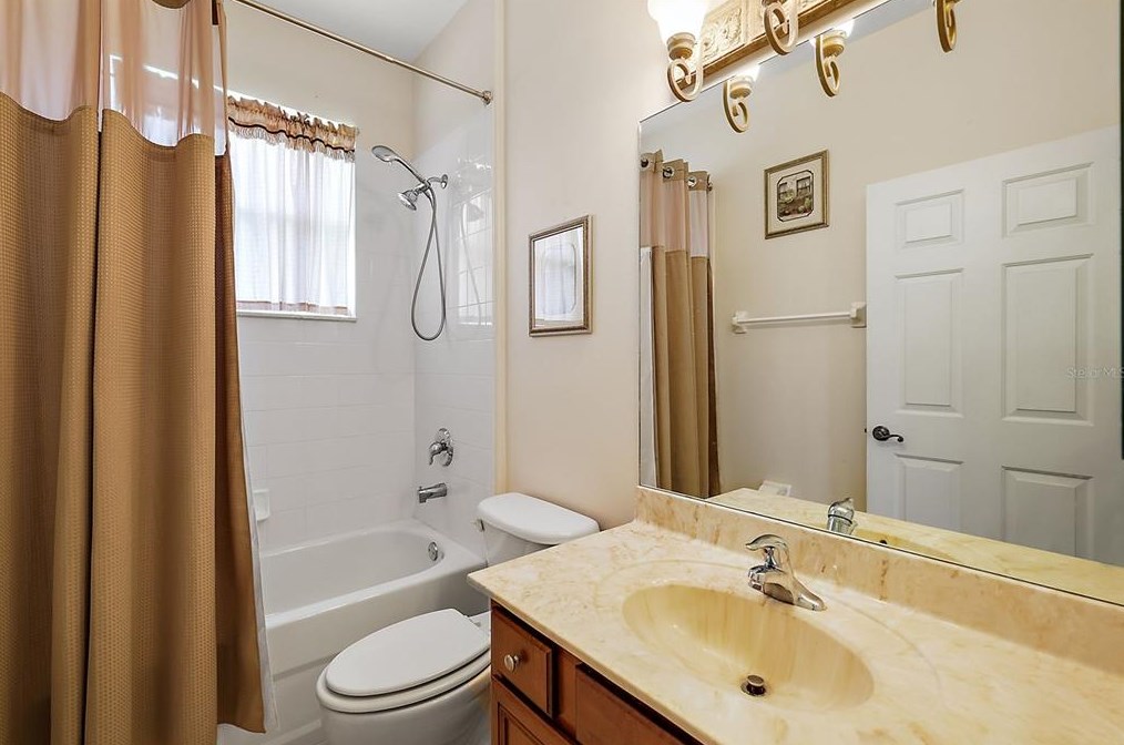 13806 Wellington Ln, Grand Island FL  32735-9114 exterior