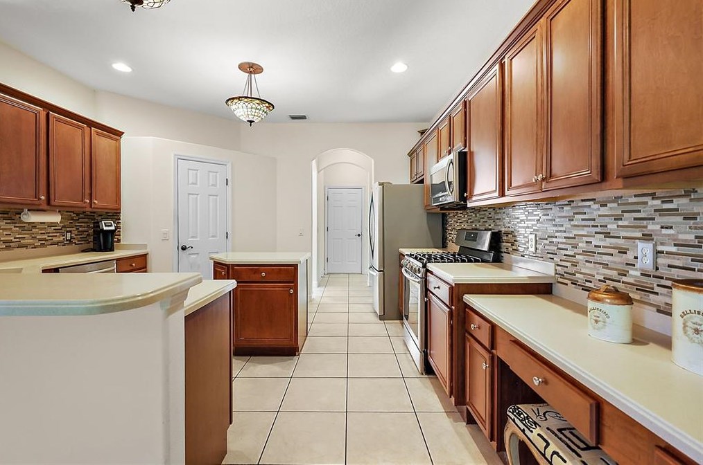 13806 Wellington Ln, Grand Island FL  32735-9114 exterior