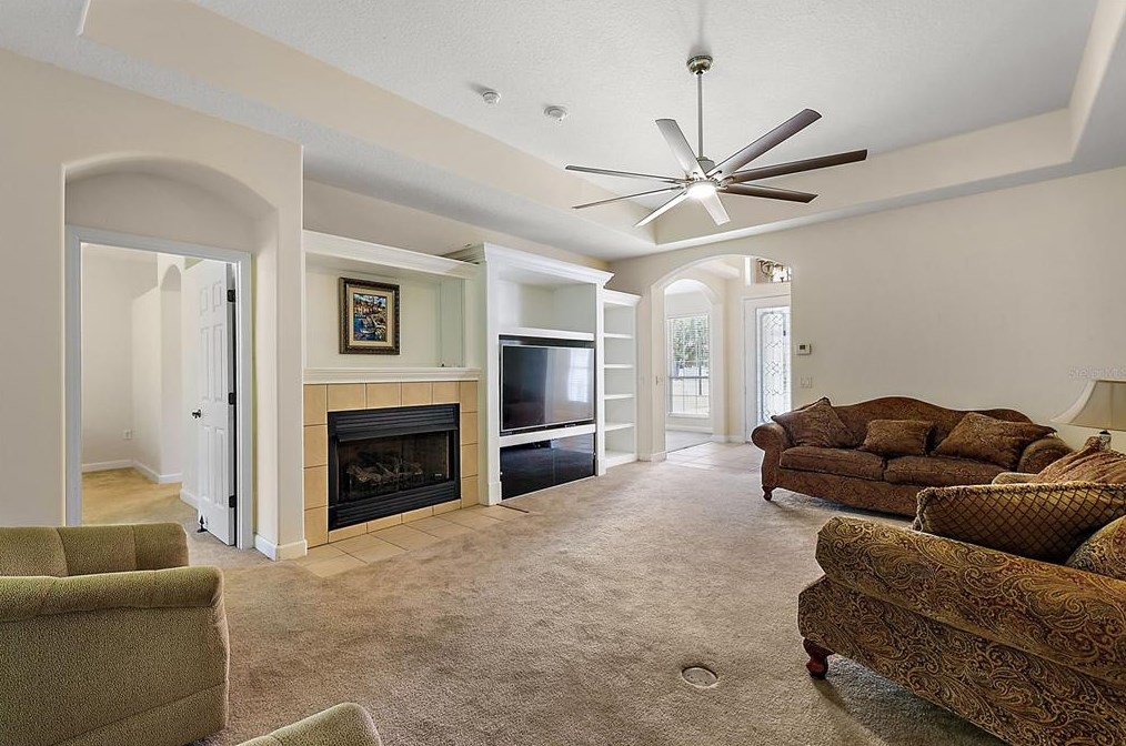 13806 Wellington Ln, Grand Island FL  32735-9114 exterior