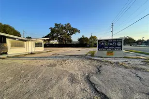 830 S Main St, Wildwood, FL 34785 - Photo 1