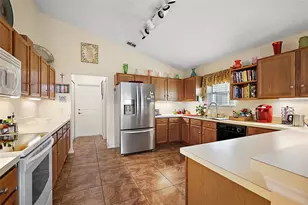 4822 Sawgrass Lake Cir, Leesburg, FL 34748 - Photo 11