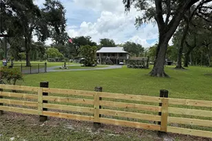 2403 County Rd 416 N, Lake Panasoffkee, FL 33538 - Photo 1