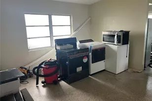 1121 Oakland Dr, Tavares, FL 32778 - Photo 13