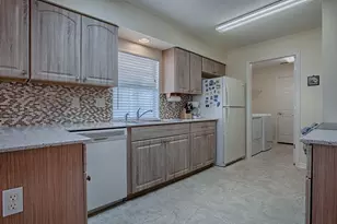 305 Ranchwood Dr, Leesburg, FL 34748 - Photo 17